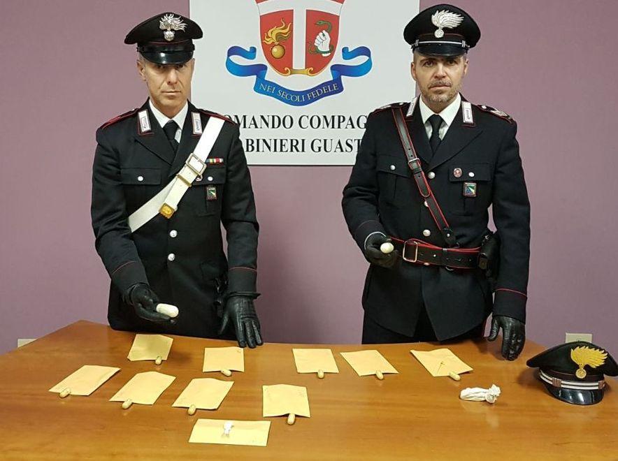 Portavano eroina al detenuto: patteggiano 
