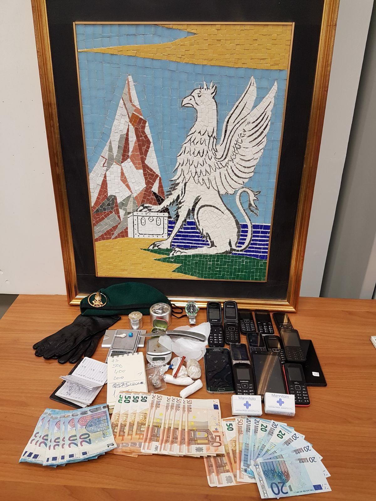 Casa-bazar della droga: arrestati due fratelli