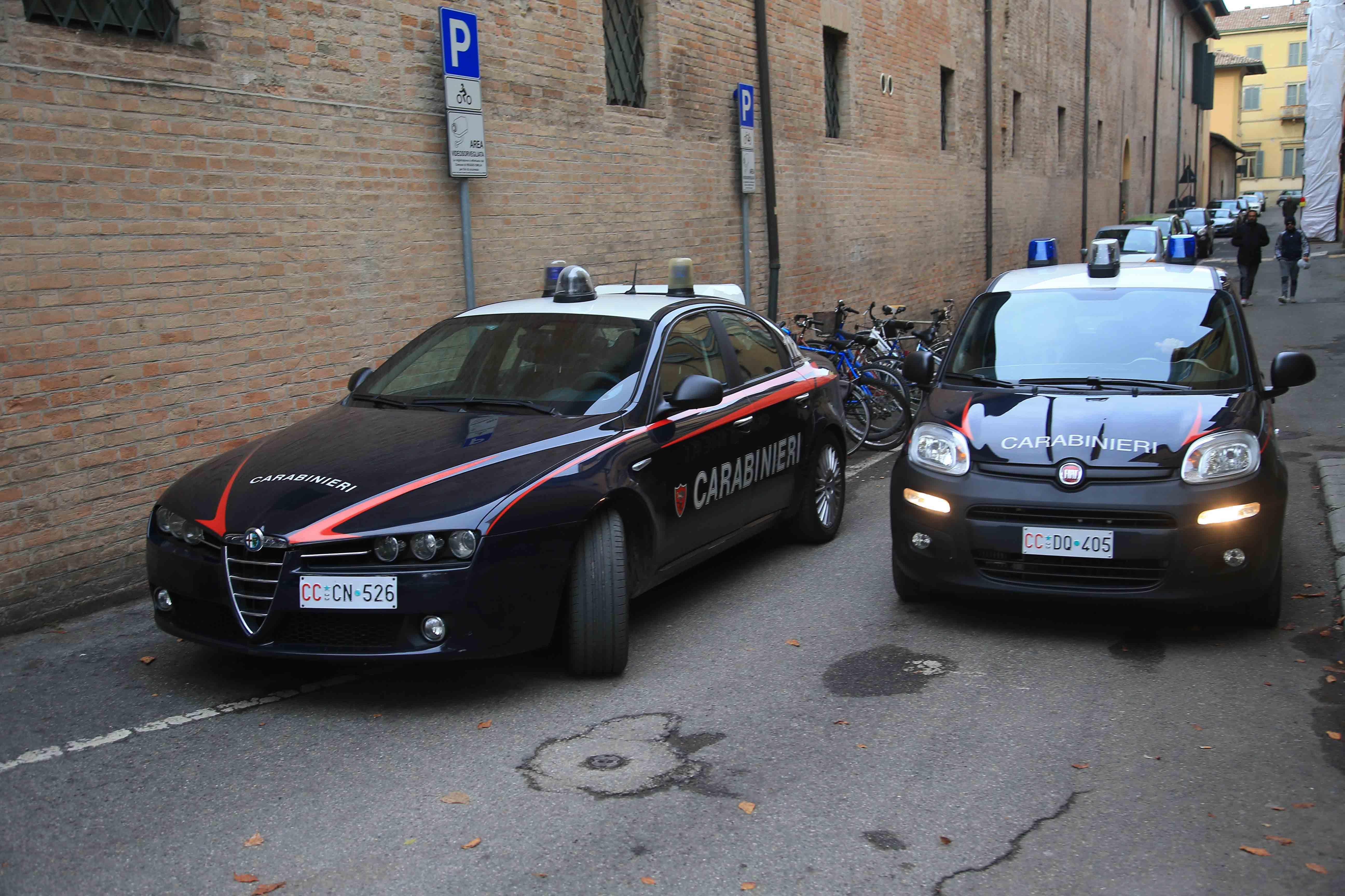Reggio Emilia, uomo egiziano importuna una studentessa e picchia il fratello: arrestato