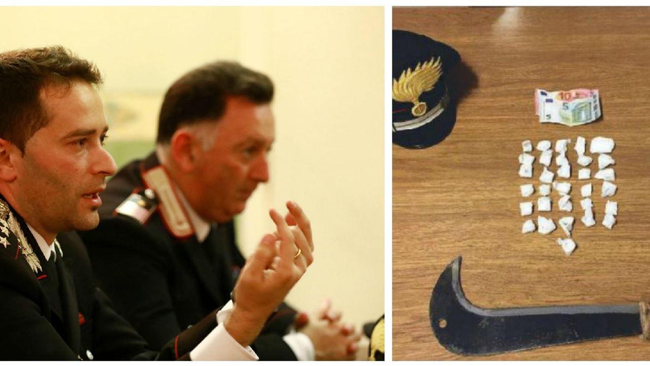 Il capitano Giorgio Guerrini col maresciallo Pietro Pirina e a destra la roncola sequestrata ad agosto