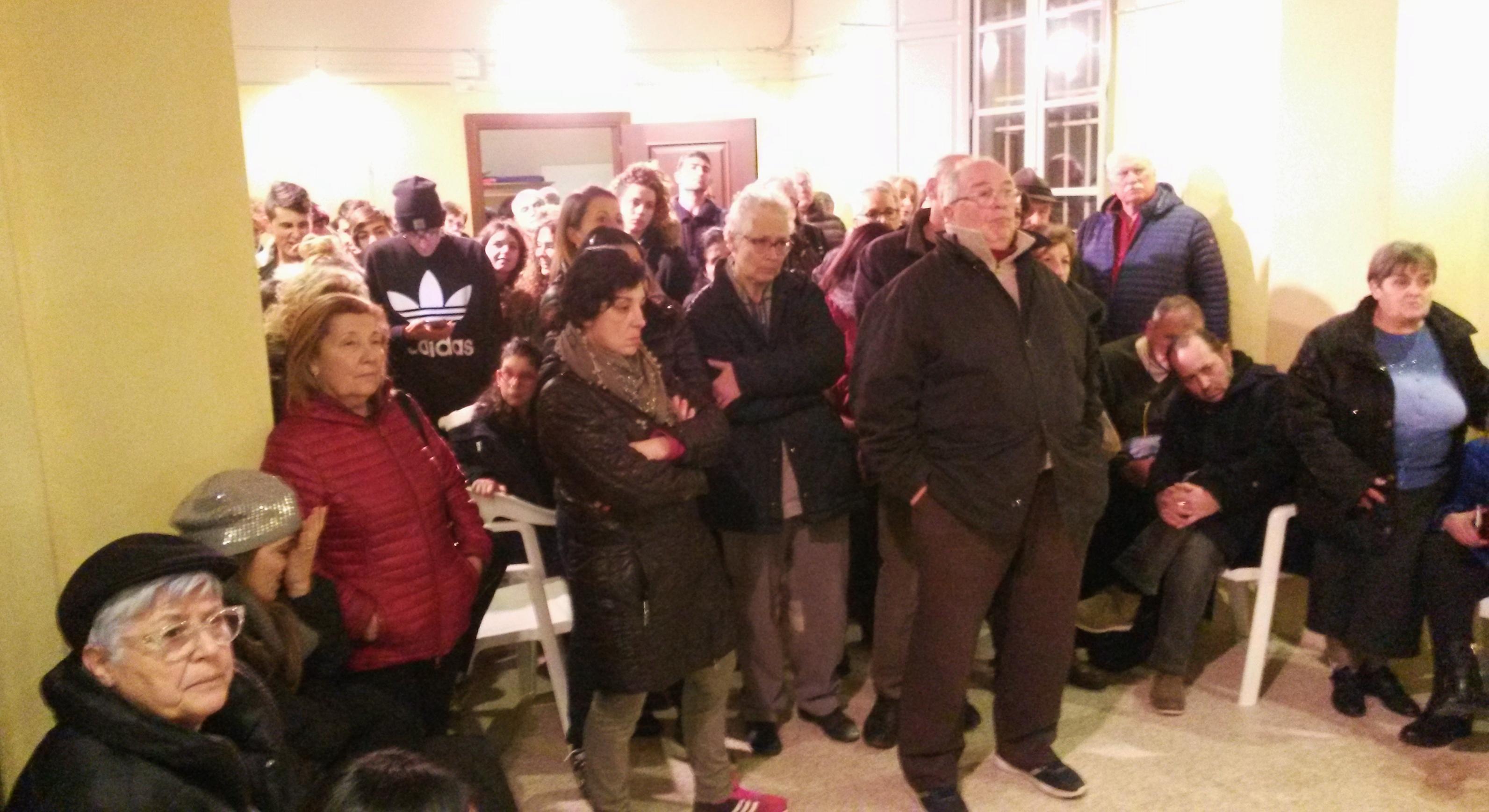 Un momento dell'assemblea dei fedeli a Fauglia