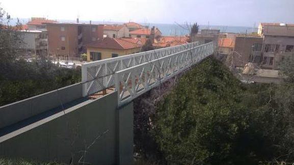 Presto al via i lavori per la passerella: cambia la viabilità