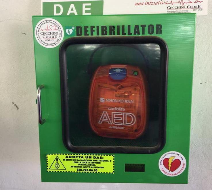 Polemica sul defibrillatore donato e mai posizionato 