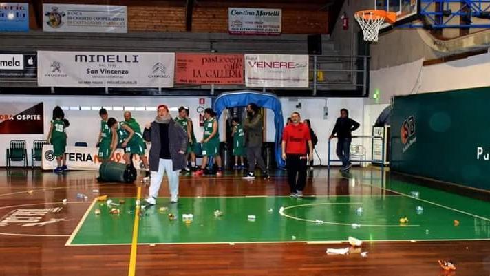 Bidone tirato in campo, il verdetto