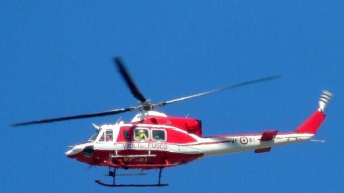 Cade da una scala a Porto Cervo: è in rianimazione