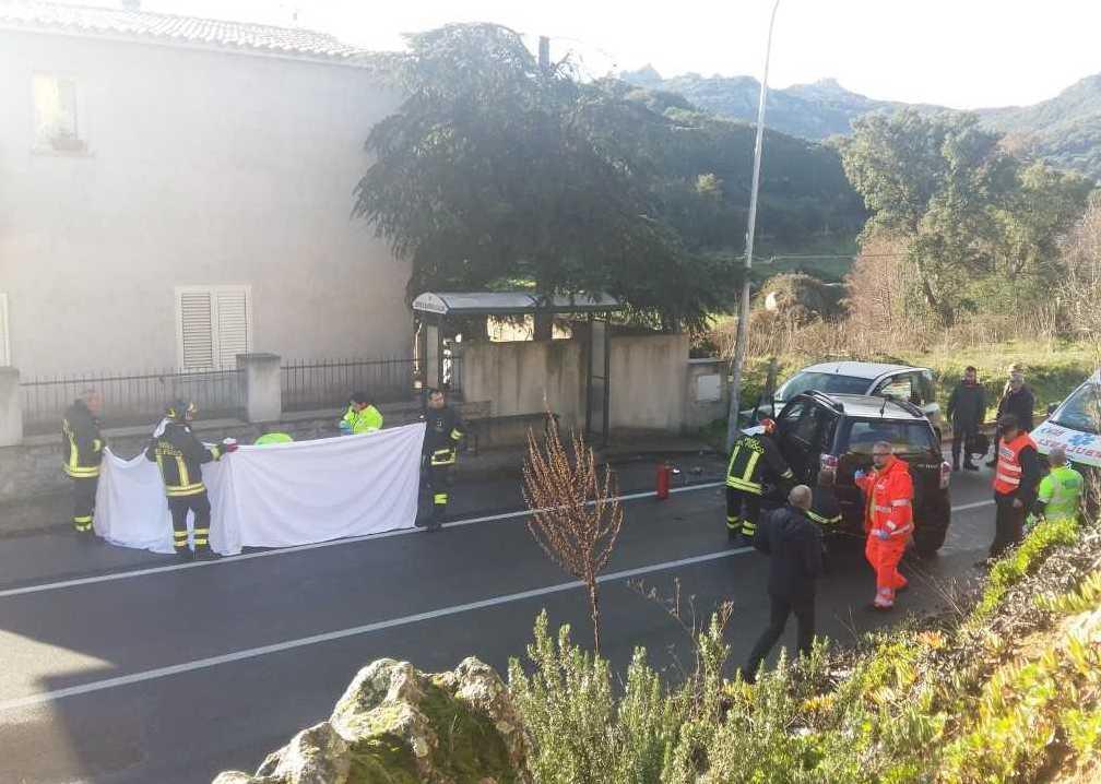 Scontro frontale, muore una donna 