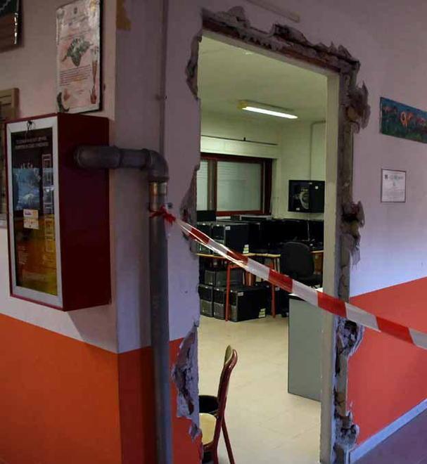 Scopre i ladri, rimedia un occhio nero 