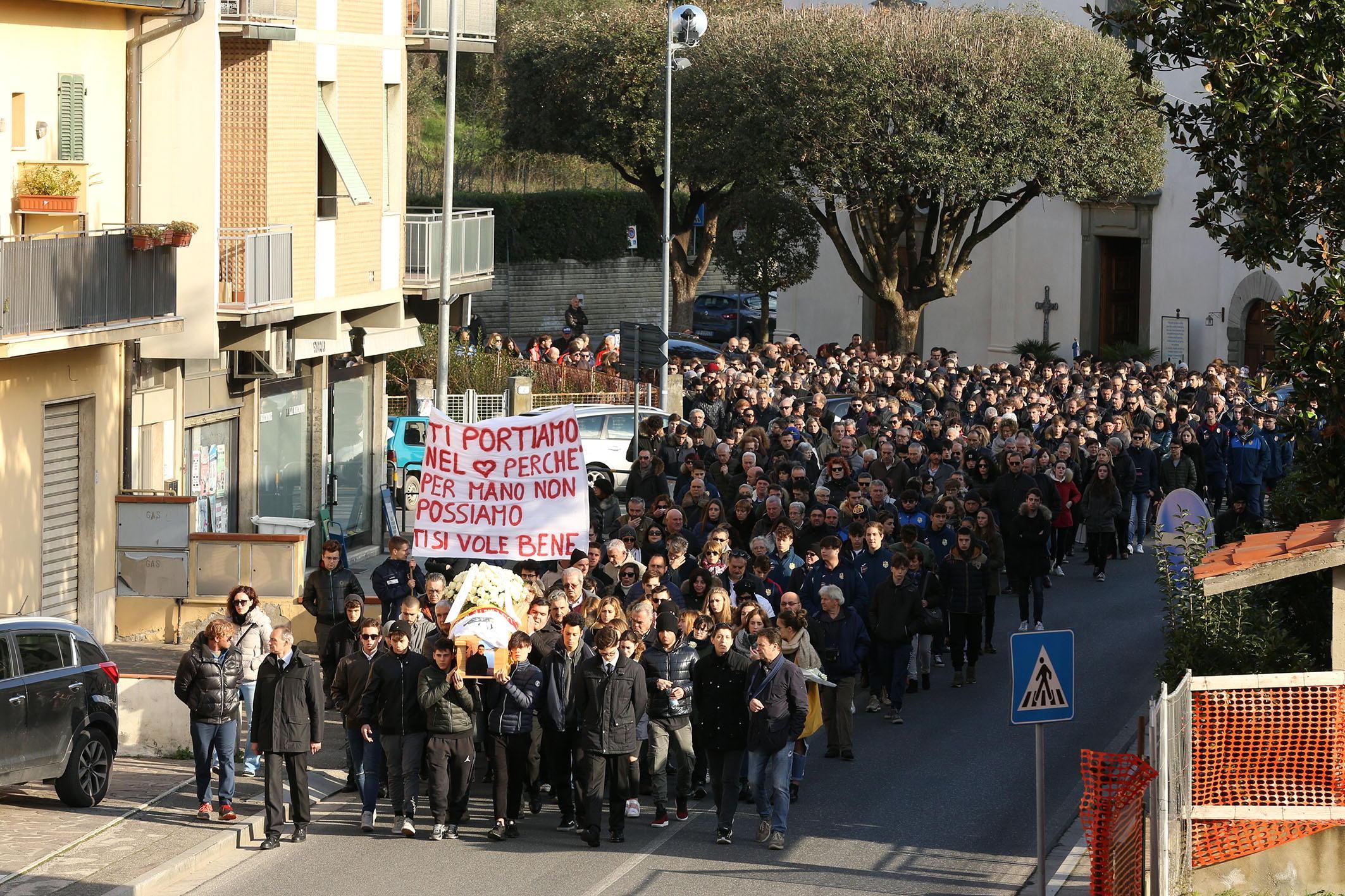 Il corteo funebre per Matteo Carmignato 