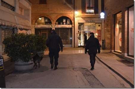 Controlli dei carabinieri in centro a Ferrara