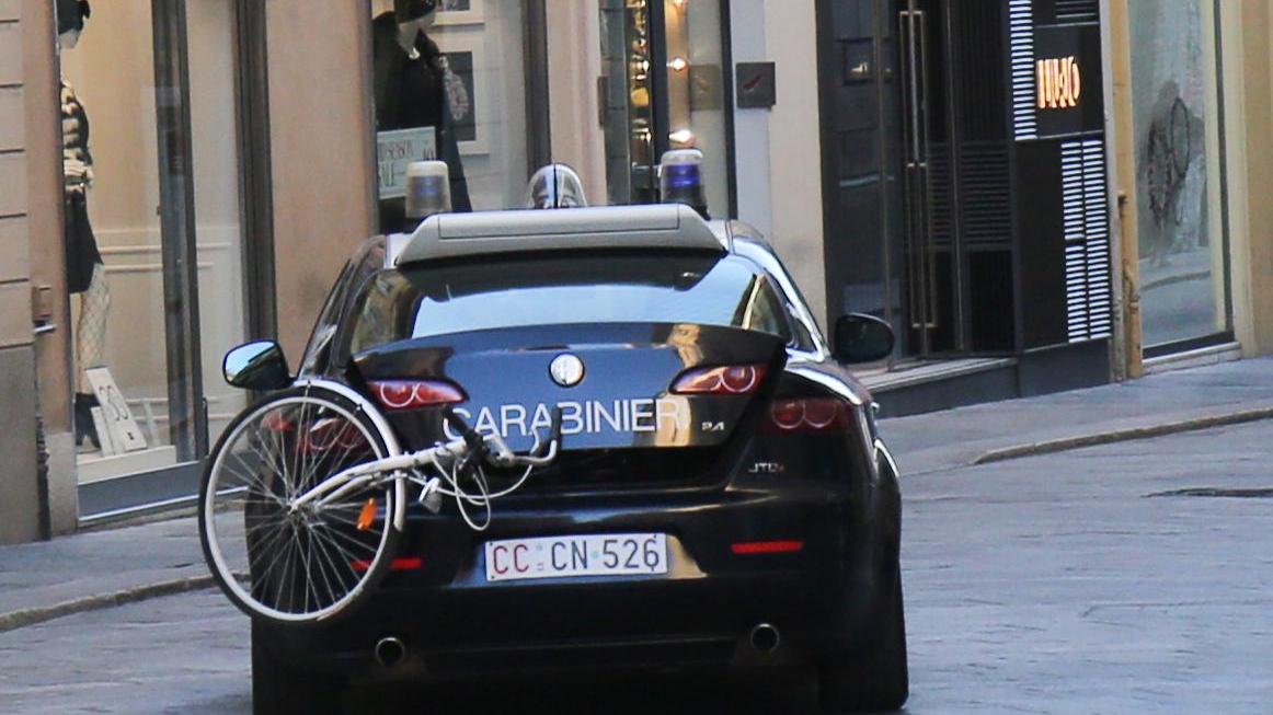 Reggio Emilia, ruba una bici e picchia il fidanzato della proprietaria
