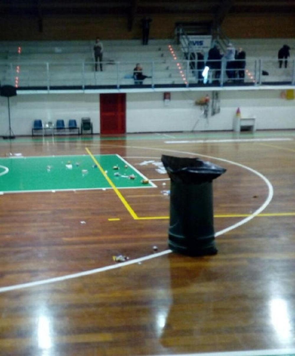 Il bidone finito in campo 