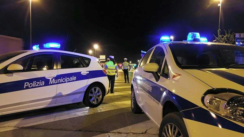 Due ragazzine investite da un'auto