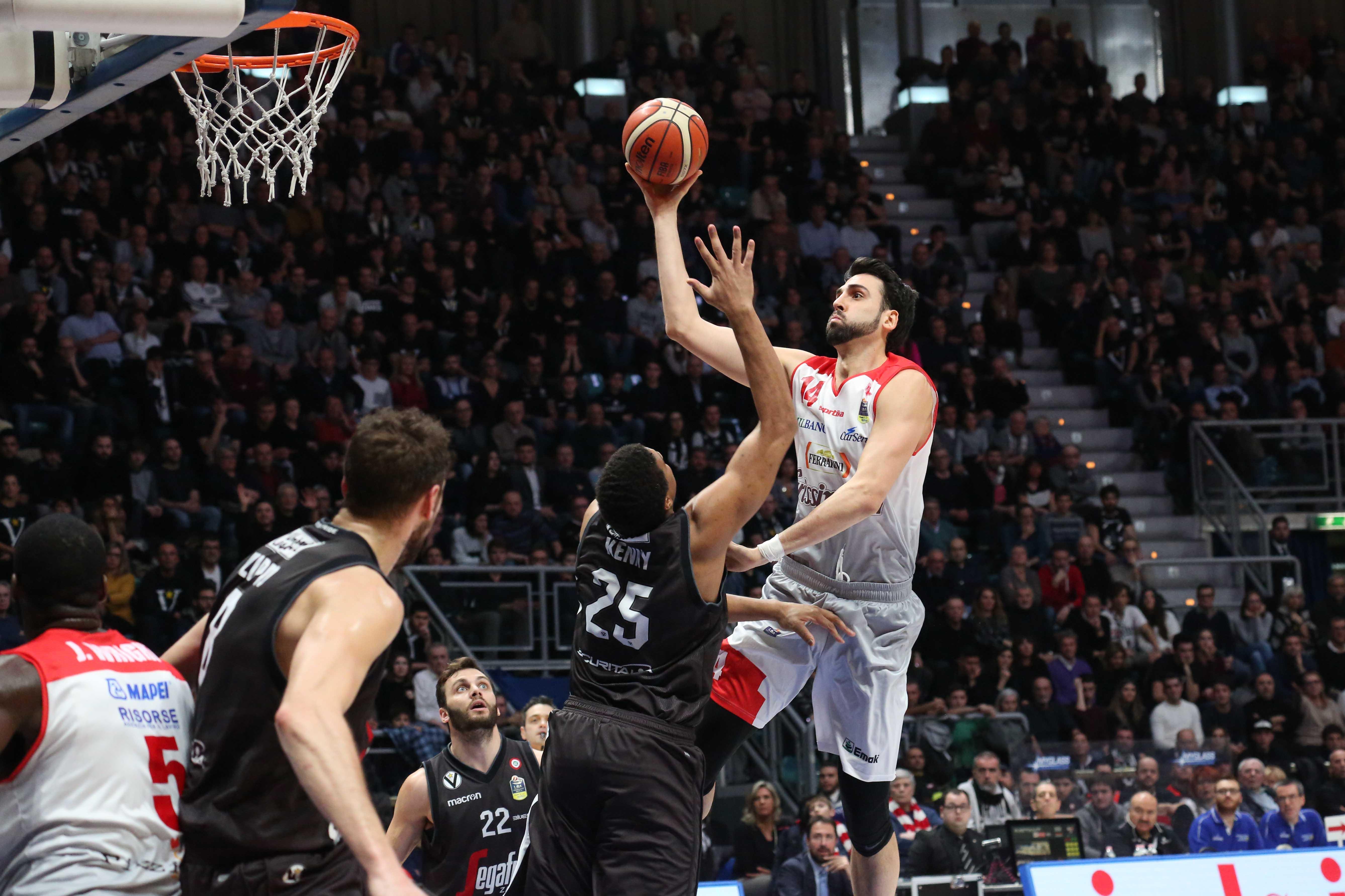 La Virtus Bologna affonda Reggio Emilia nel derby