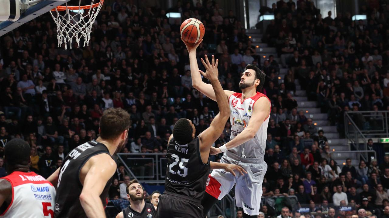 La Virtus Bologna affonda Reggio Emilia nel derby