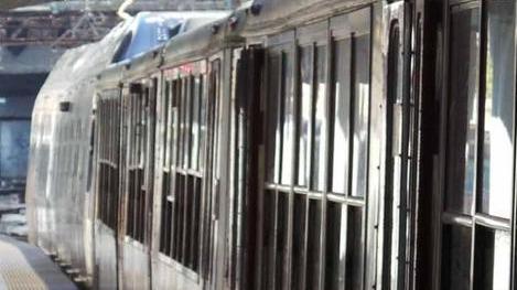 Stazione, manca personale per far salire il disabile