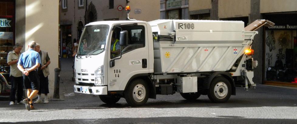I rifiuti costano 1,2 milioni in più La tariffa aumenta del 5 per cento 