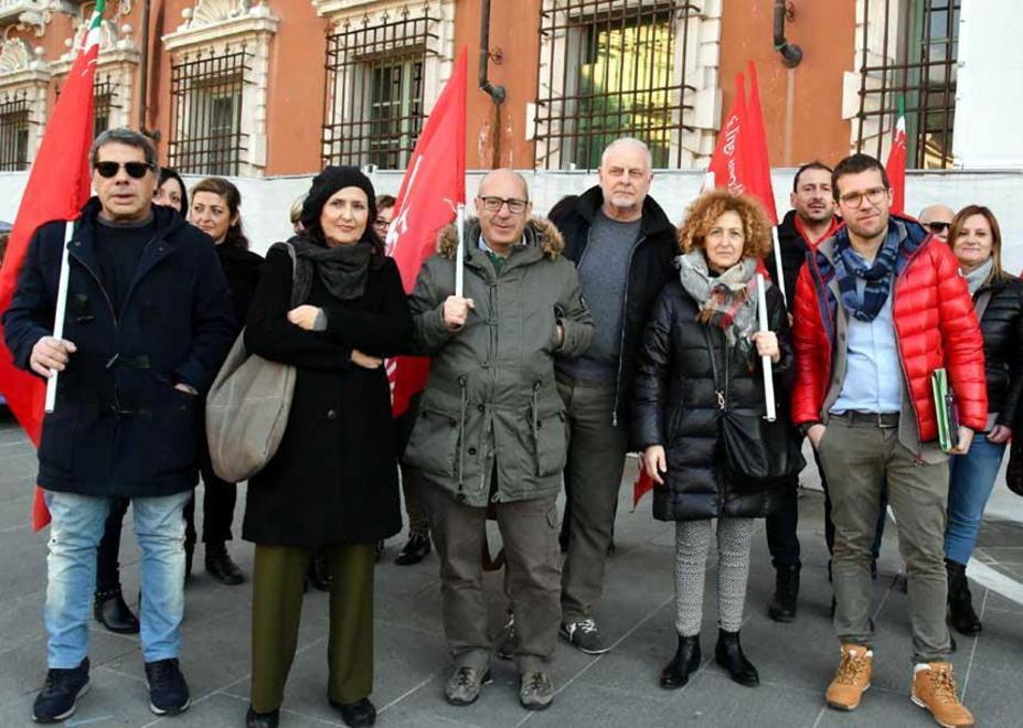 Scadono i contratti, il sostegno va in tilt 