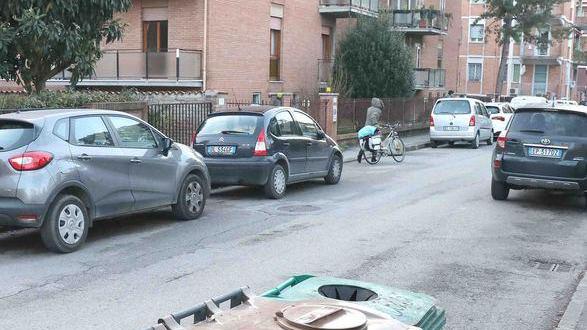 Petizione in via Saffi «Siamo senza i cassonetti»