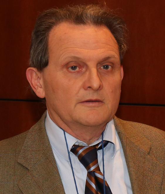 Maxi evasione, barista reclama in aula due gioielli 
