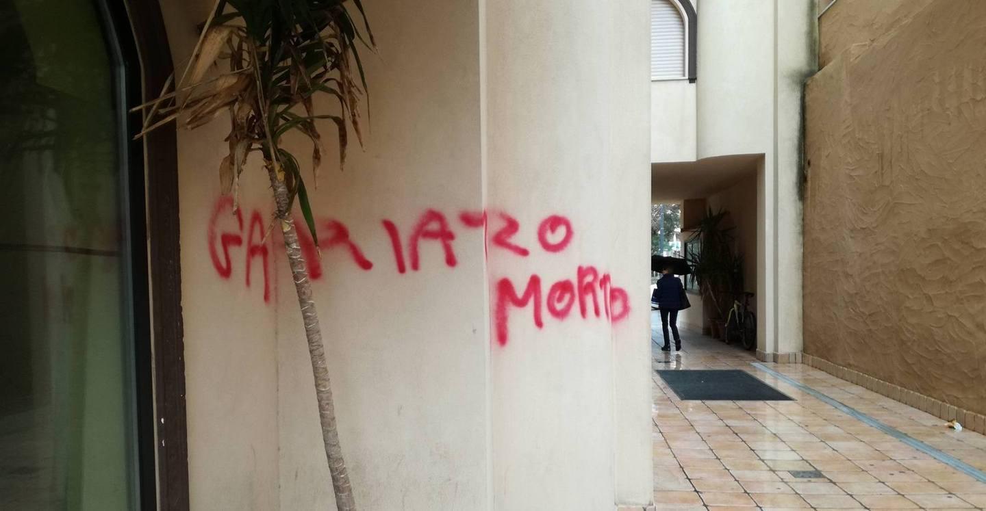 Iglesias, sui muri minacce contro il sindaco 