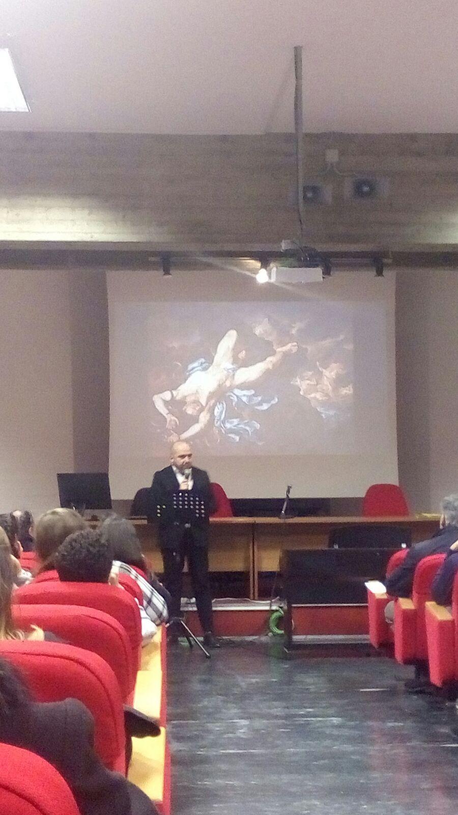 L'attore modenese Daniele Sirotti durante il suo intervento