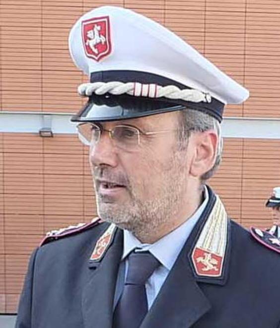 Violano gli orari di apertura: stangati sette negozi
