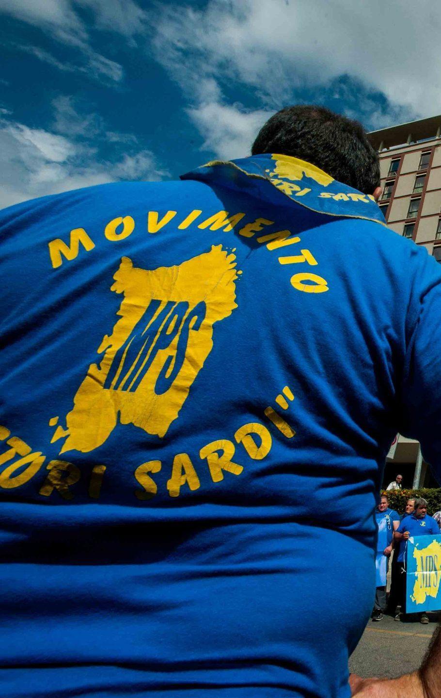 Con il crollo dell’industria e la crisi della pastorizia una Sardegna senza bussola 