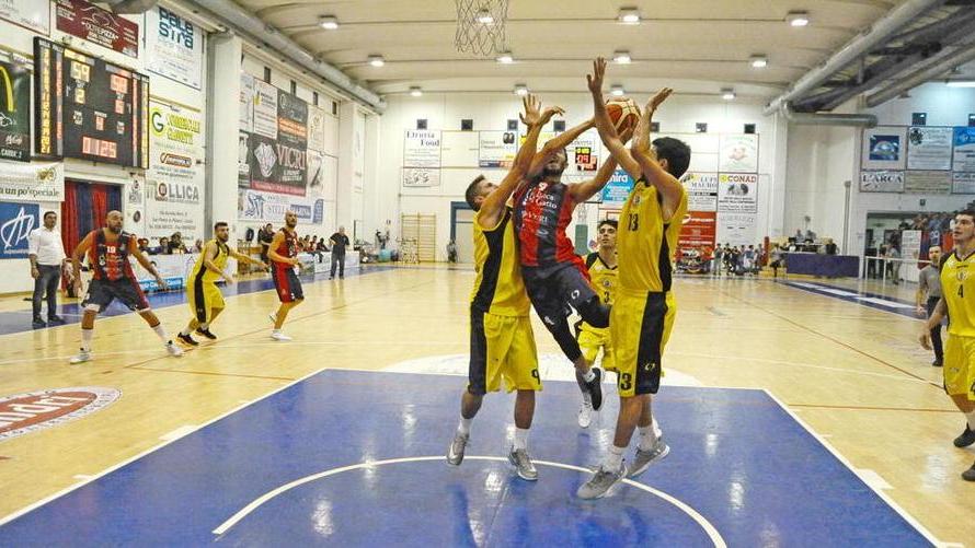 È il gran giorno del derby Tutto pronto al Palatenda