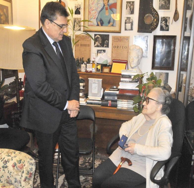 Alla diva Lia Origoni la medaglia d’argento della Regione
