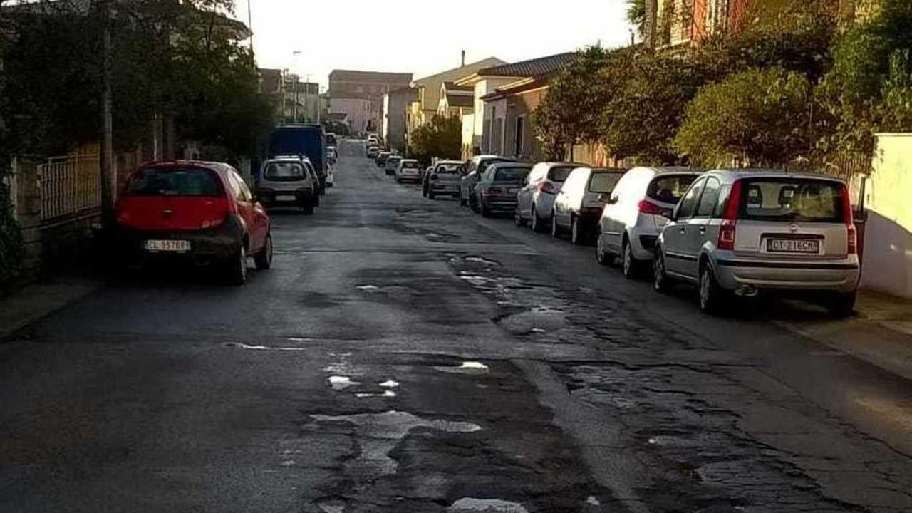 I cittadini: «Asfaltate via Caravaggio»