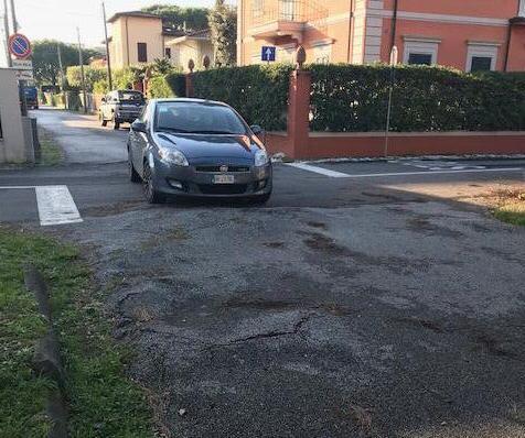 Sos per le condizioni di via Cipro «Dissestata, è troppo pericolosa»