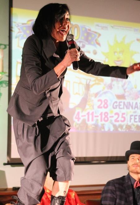 Fiordaliso superstar la voce della cantante riscalda il Carnevale 