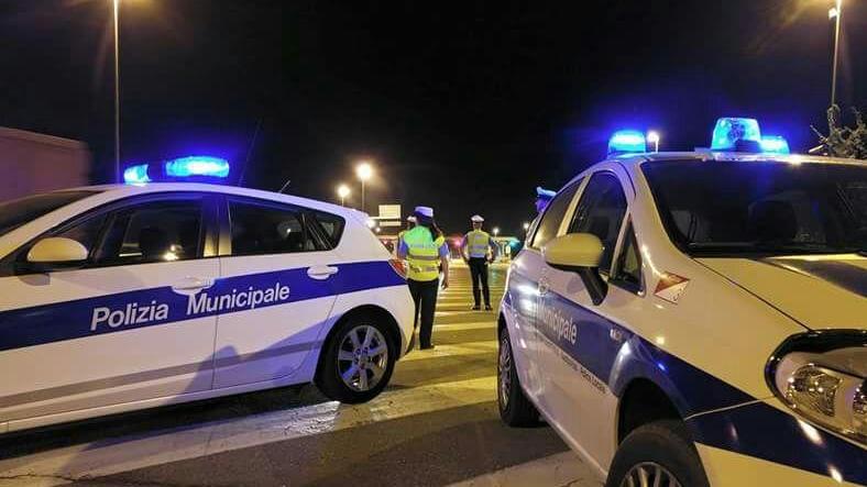 Due amiche minorenni investite da un’auto