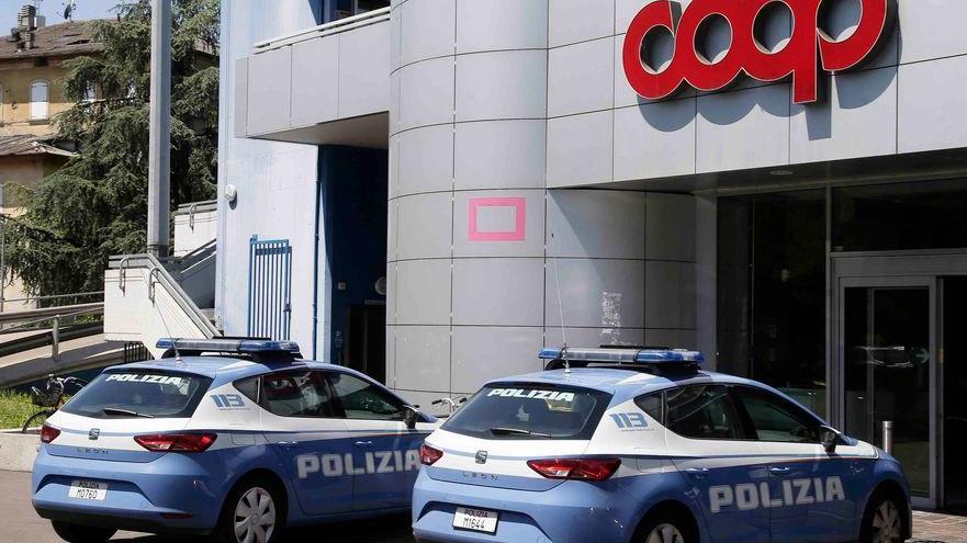 Dopo un furto viene picchiato dai passanti