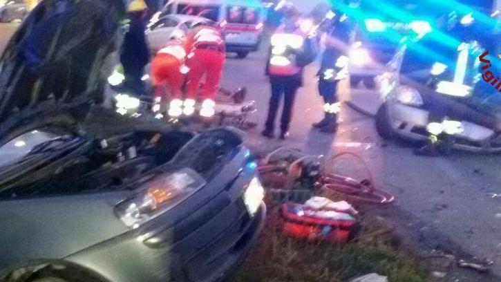 Due feriti all’alba in un frontale tra auto