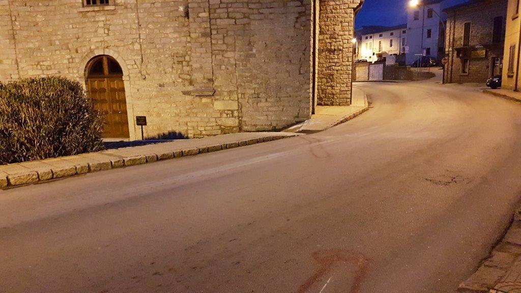 Tempio, perde il controllo dell'auto e si schianta sulla chiesa: gravi un 24enne e l'amico