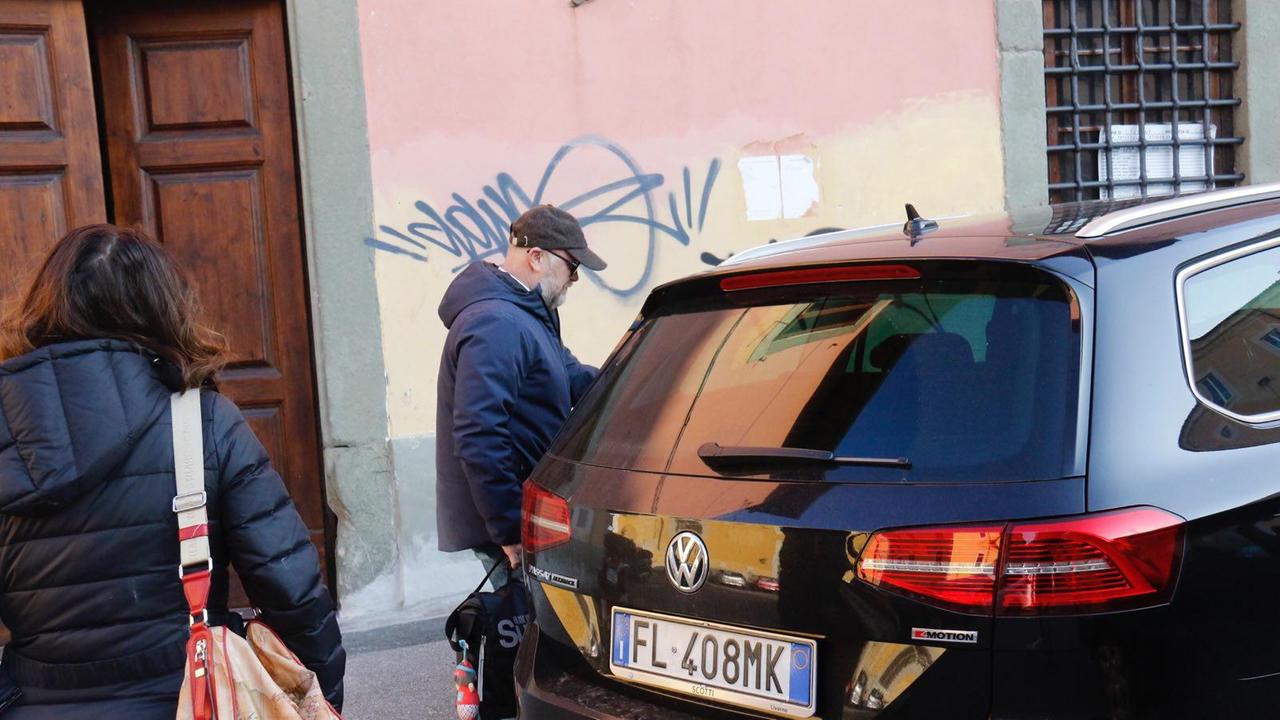 Il sindaco Nogarin all'uscita dal palazzo di Giustizia dopo l'interrogatorio di lunedì 15 gennaio (Marzi/Pentafoto)