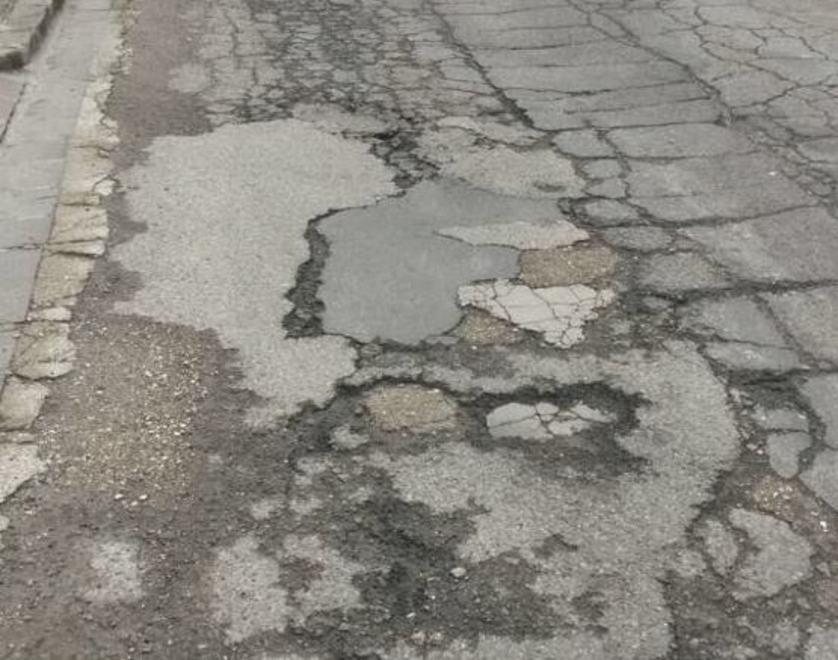 Asfalto groviera a Fossoli «Servirebbe un intervento»