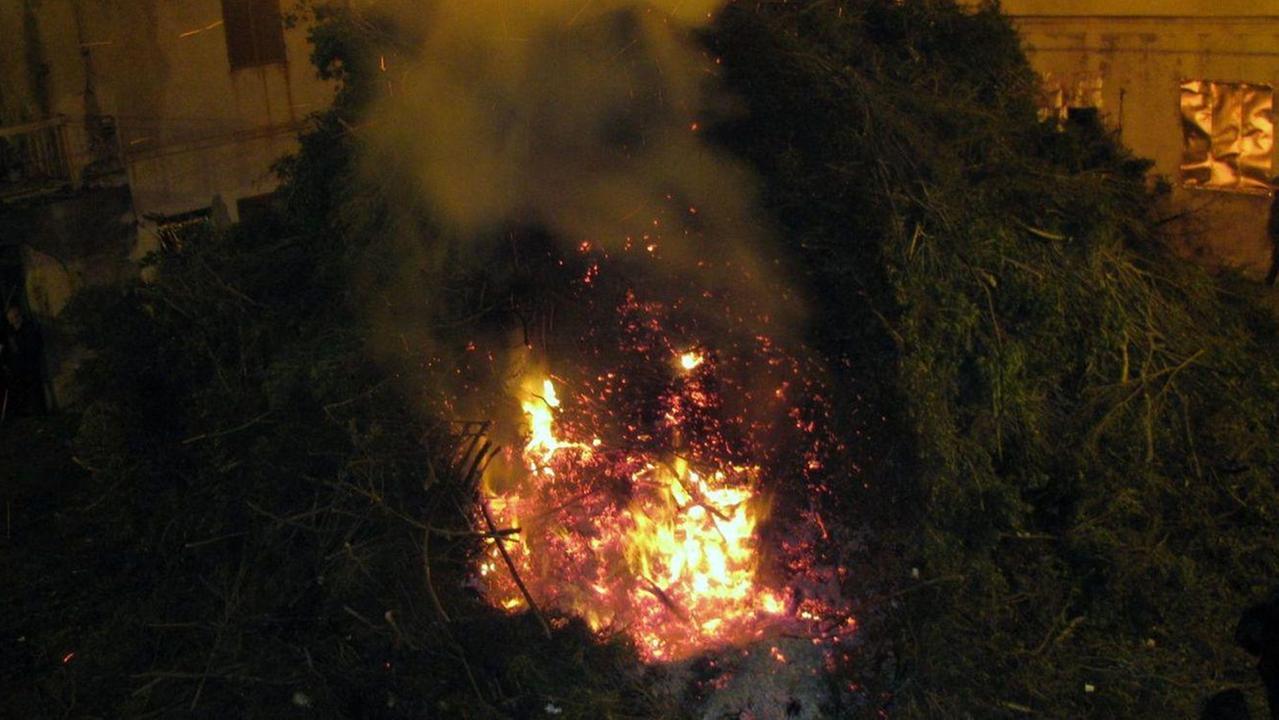 Siniscola celebra l’eremita bruciando “su ramasinu” 