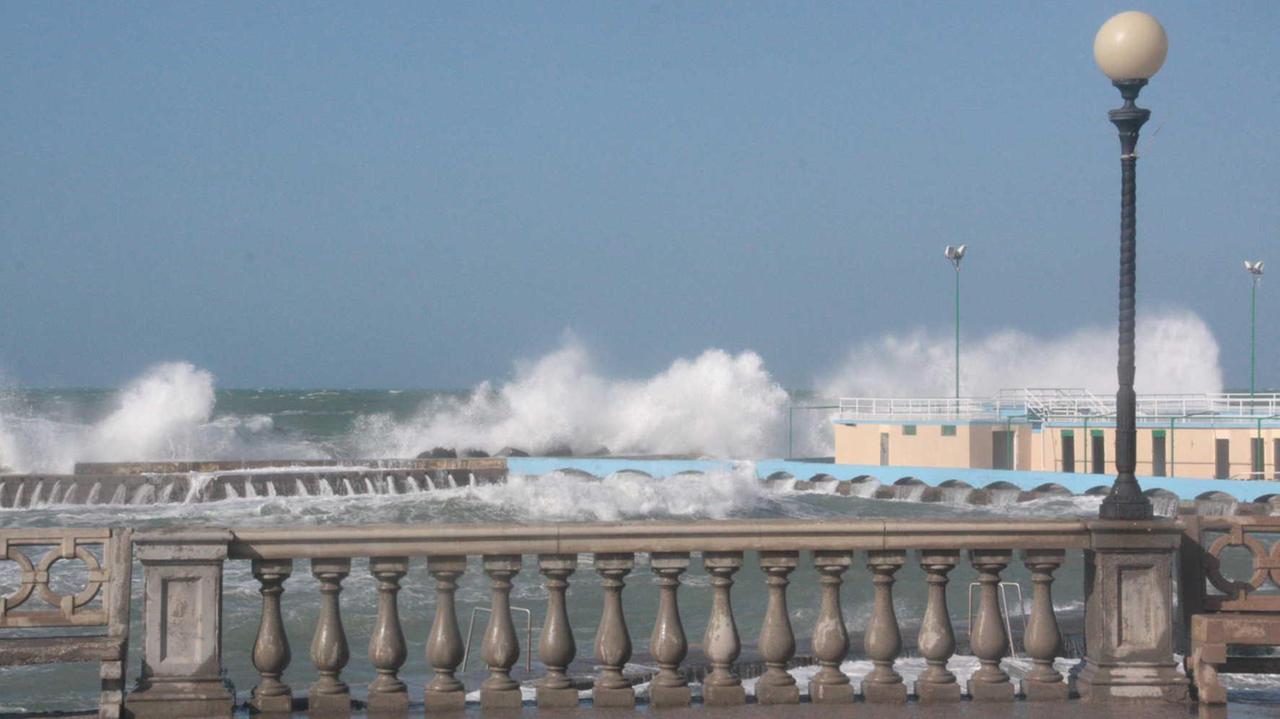Vento di Libeccio a 100 chilometri orari, scatta l'allerta meteo arancione