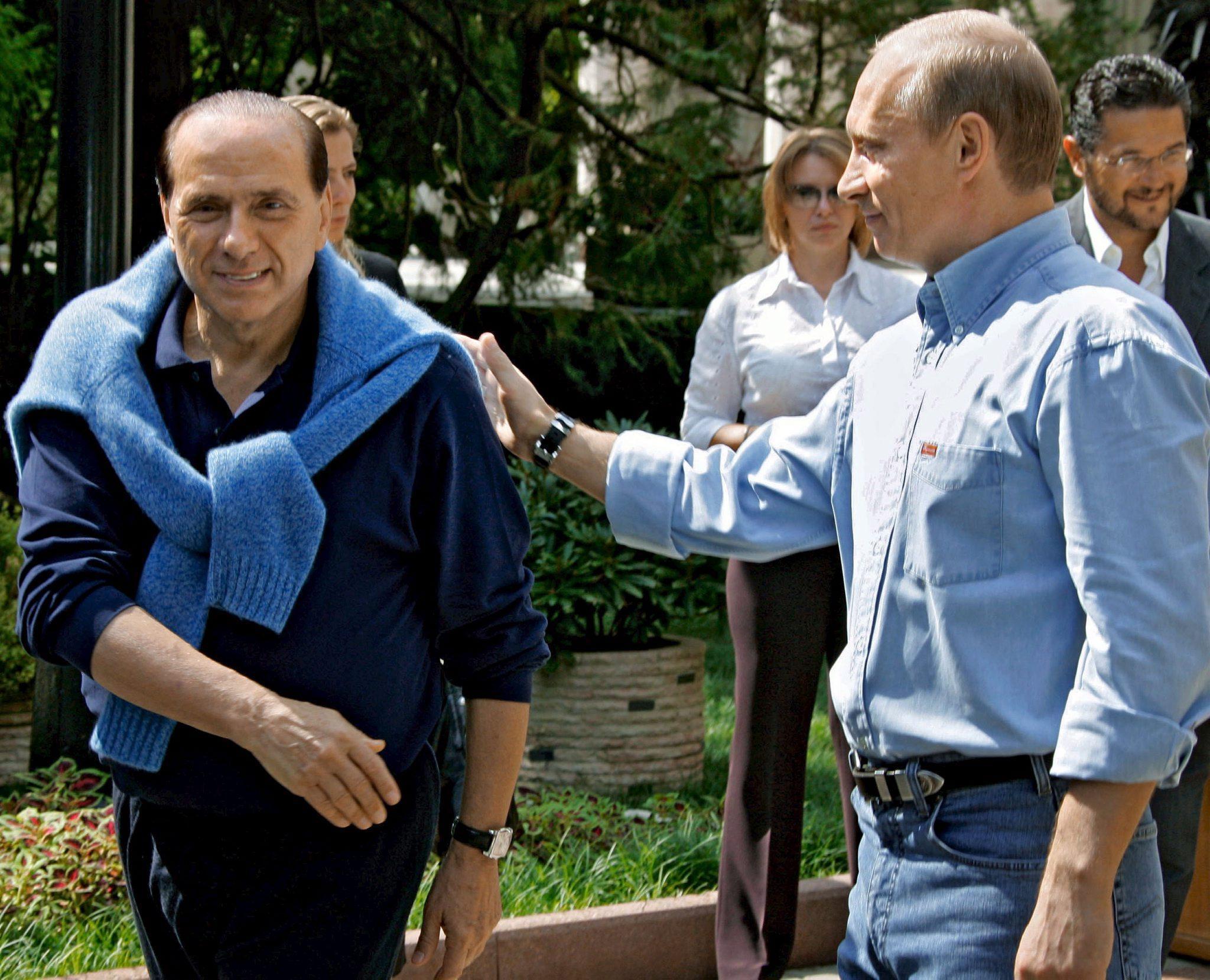 Berlusconi con Putin a Villa Certosa in una foto del 2005