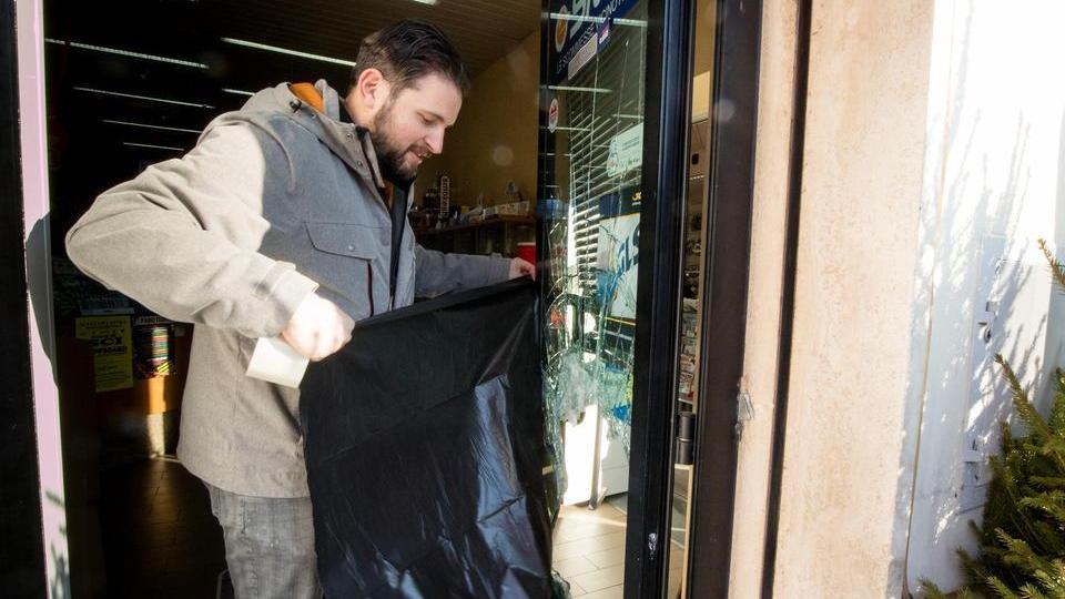 La “banda del piccone” in azione anche a Larciano