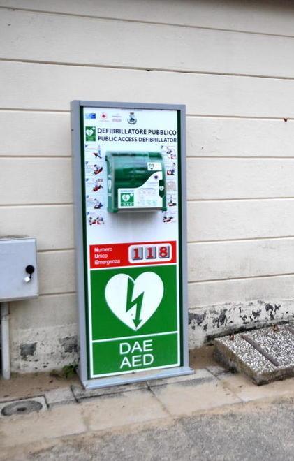 Sparisce il defibrillatore di viale Italia 