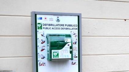 Sparisce il defibrillatore di viale Italia