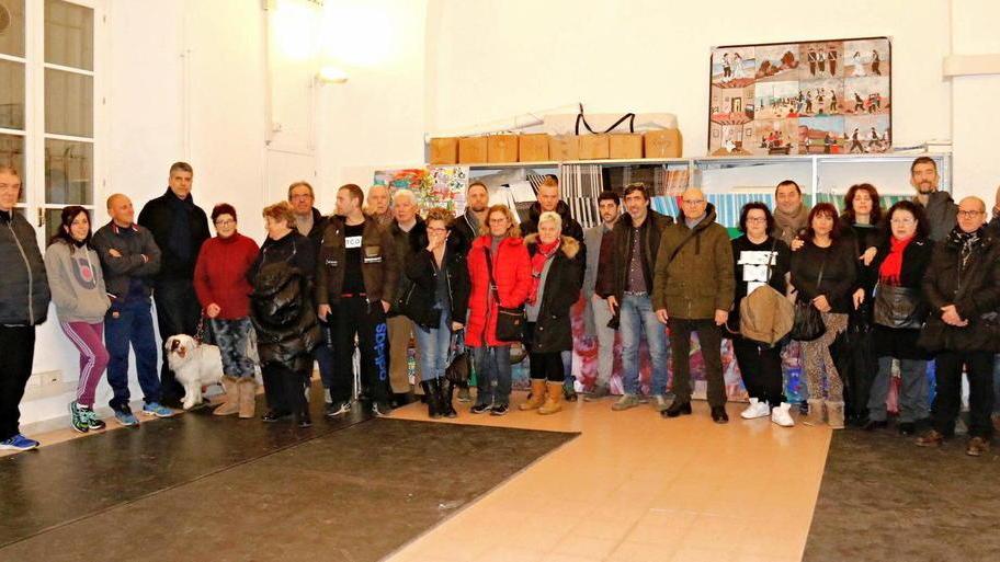 Caos della sosta in via Sproni, «Cinquanta posti cancellati senza darci alternative»