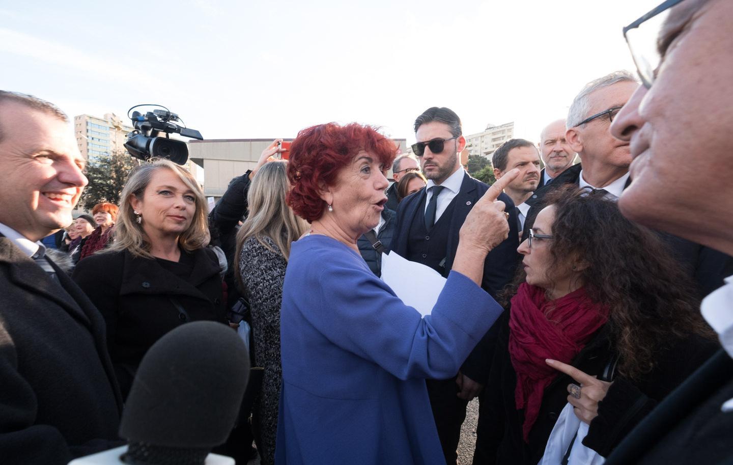 Duello tra ministra e insegnanti 