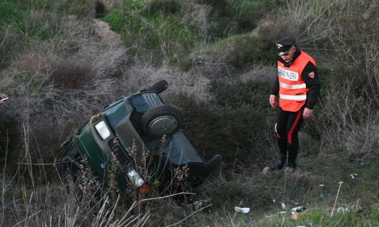 Motocarro fuori strada: due feriti