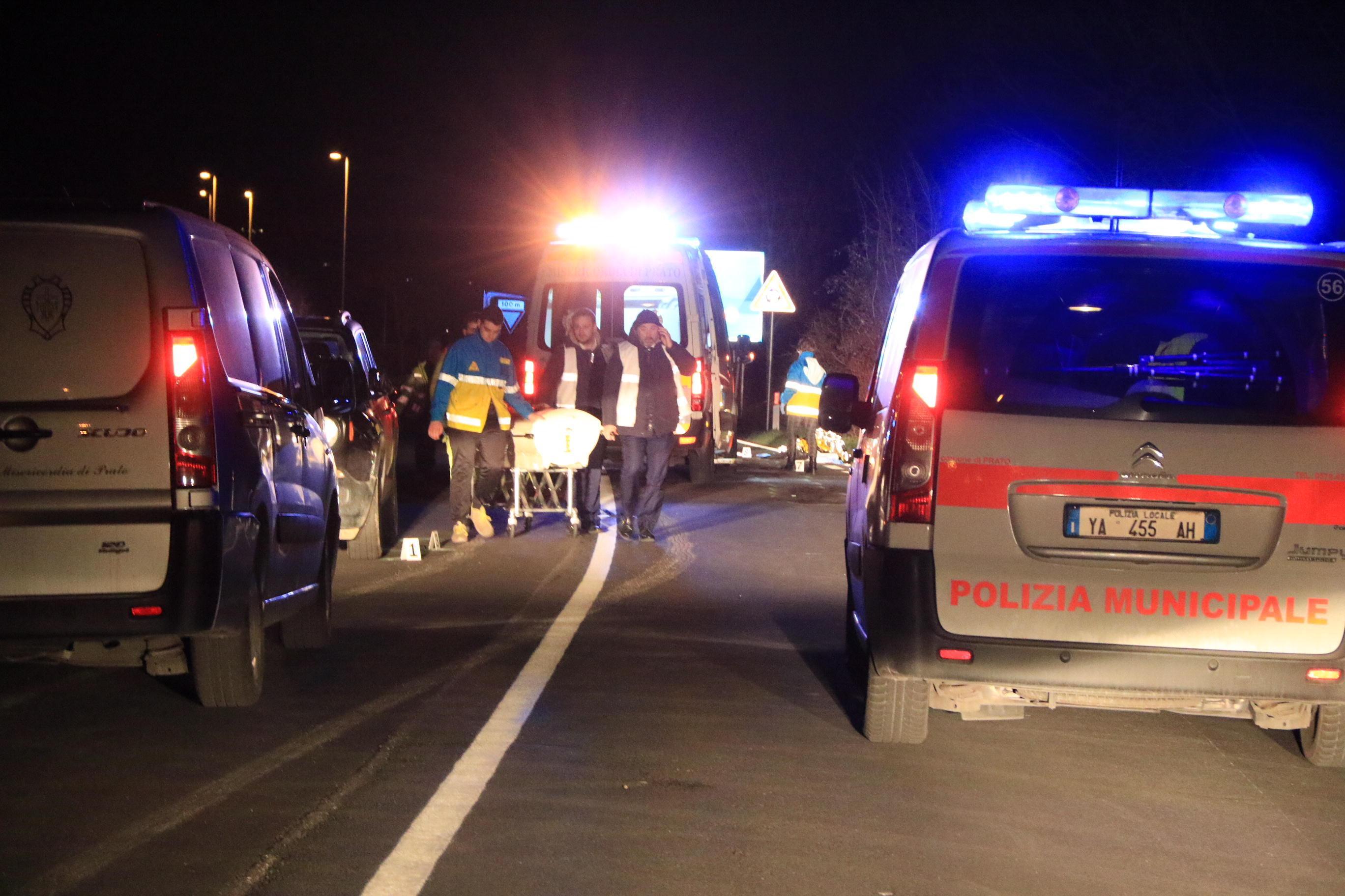 La scena dell'incidente mortale in via Manzoni a Iolo (foto Sproviero Batavia)