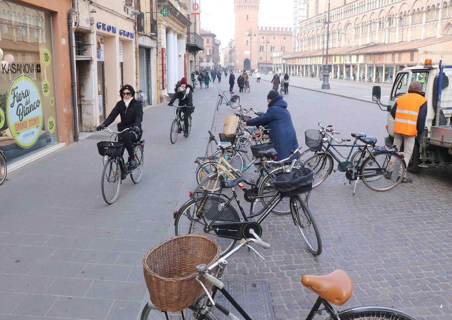 Il Comune promette più rastrelliere per le biciclette