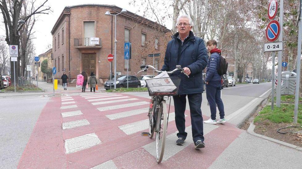 «Passaggi ciclopedonali rischiosi»
